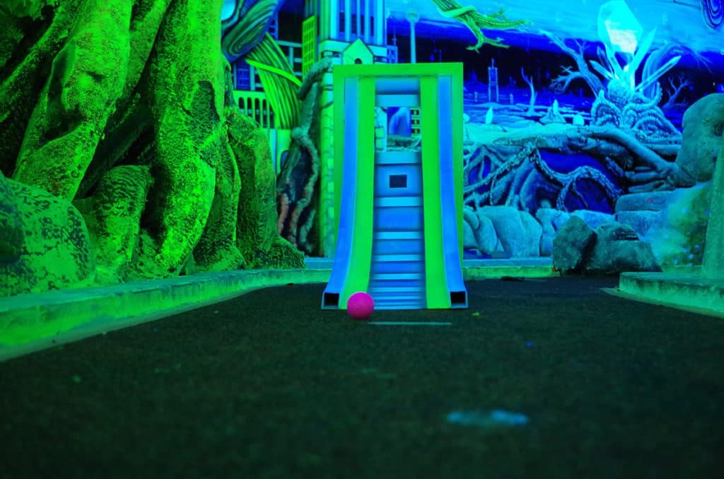 Schwarzlicht 3D Minigolf